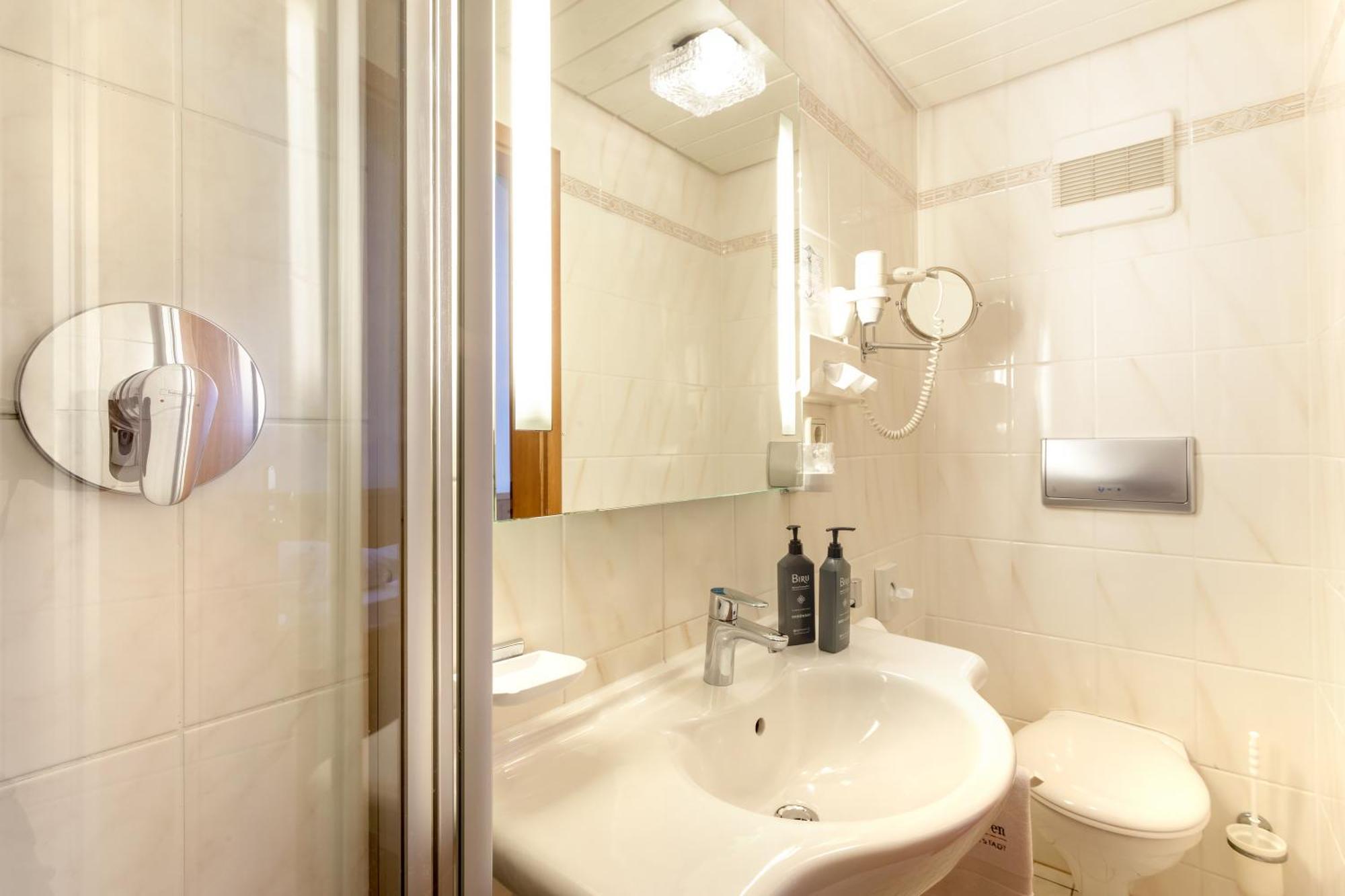 Hotel Zum Loewen Weißenhorn Εξωτερικό φωτογραφία