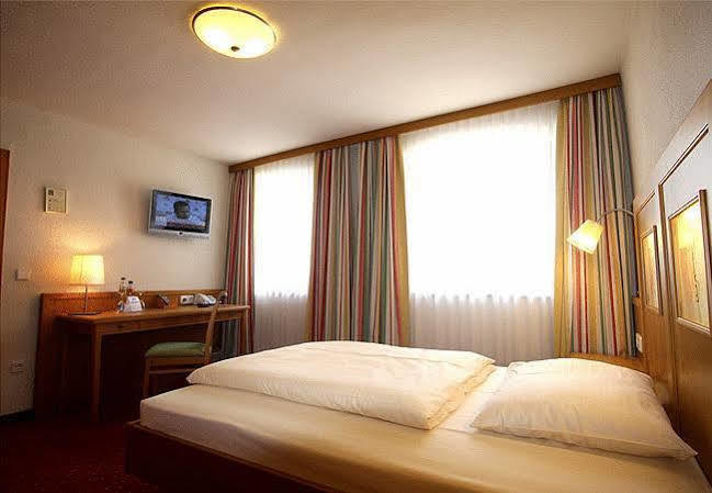 Hotel Zum Loewen Weißenhorn Εξωτερικό φωτογραφία